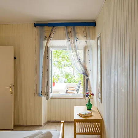 Oleander House 펜션 룸바르다