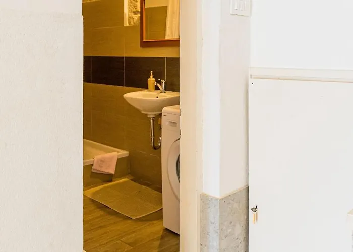 Oleander House * 鲁巴达