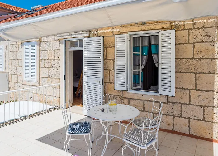 Oleander House Λομπάρδα