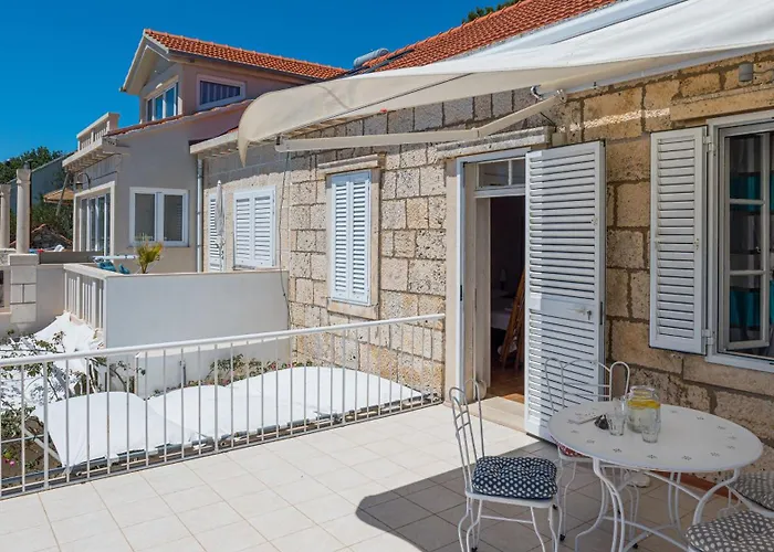 Oleander House * Λομπάρδα